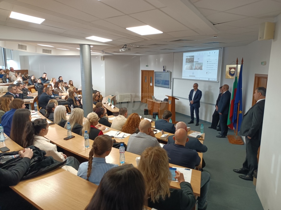 Магистрати и университетски преподаватели обсъдиха новите тенденции в борбата с киберпрестъпността 