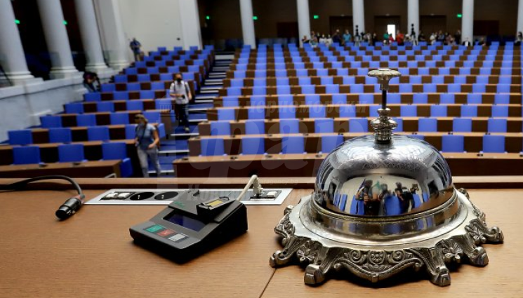 Извънредно заседание на парламента заради кризата с горивата