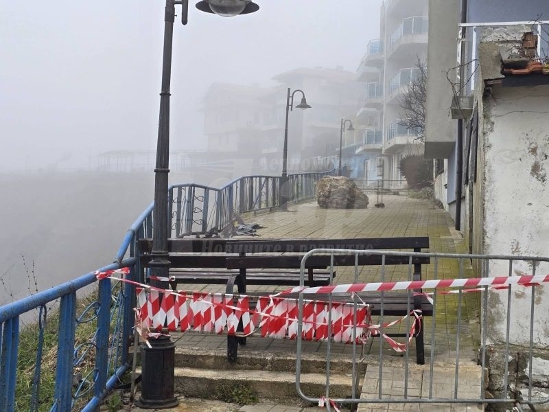 МРРБ за крайбрежната в Ахтопол: Бедствие е, а не свлачище