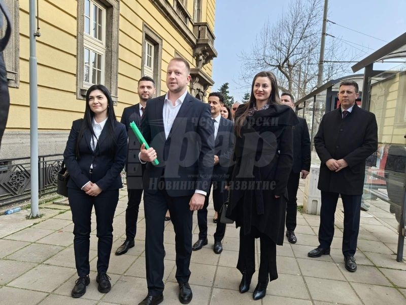 Падна голямата въпросителна! Ето ги хората на Румен Радев в Бургас 