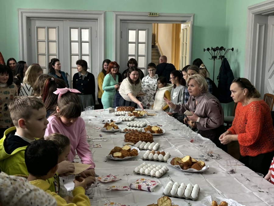 Областна администрация - Бургас се превърна във великденска работилница