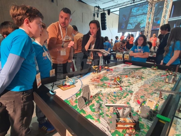 Робо битки, динозаври и археолози, започна Фестивалът на LEGO роботиката в Бургас