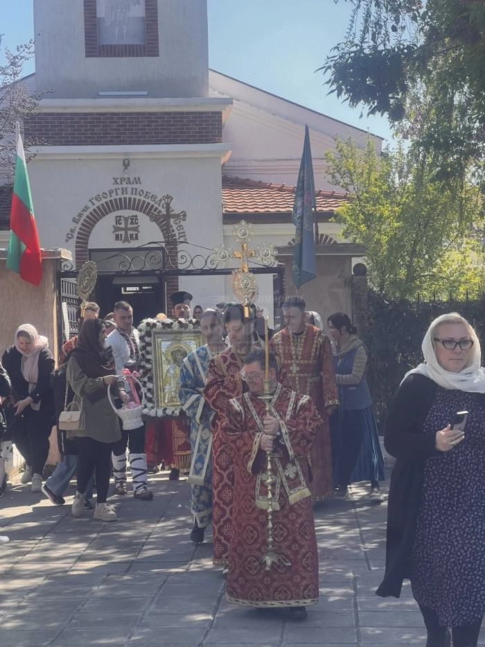 С пожелания за здраве и благоденствие Камено отбелязва своя празник
