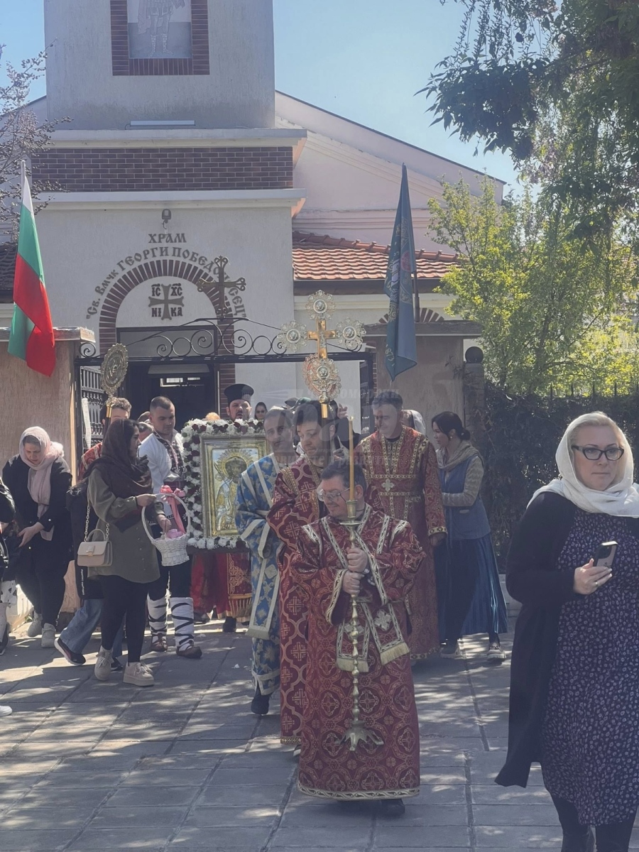 С пожелания за здраве и благоденствие Камено отбелязва своя празник