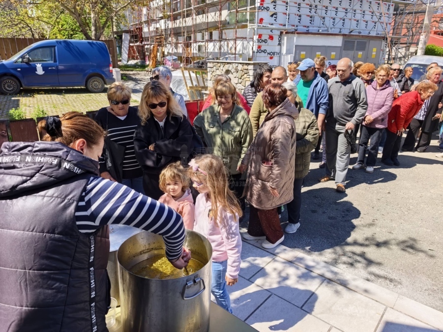 Лозенец празнува