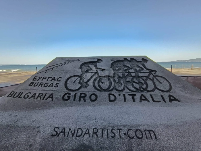 Giro d’Italia вече има и пясъчна скулптура на бургаския плаж