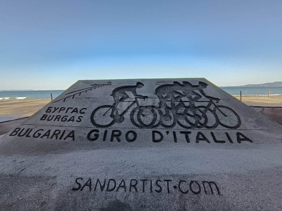 Giro d’Italia вече има и пясъчна скулптура на бургаския плаж