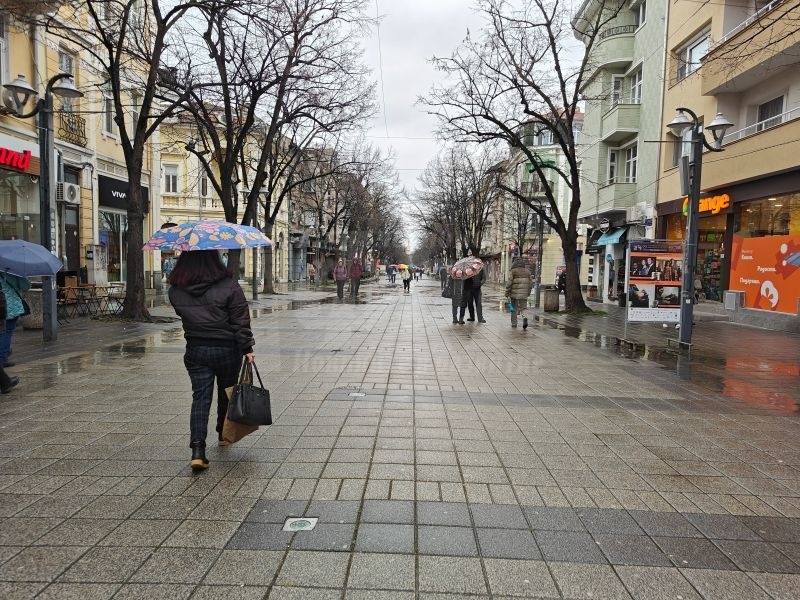 Дъждовна събота: Очакват се гръмотевични бури