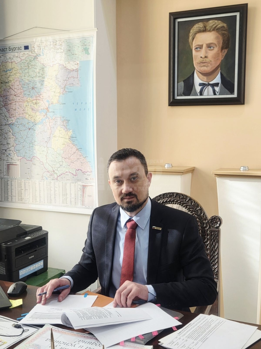 Областният управител Гюлев публикува отчета за работата си, днес избират негов заместник