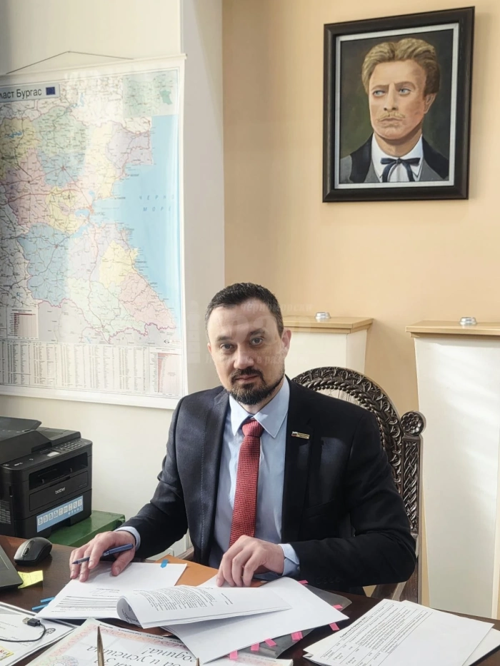 Областният управител Гюлев публикува отчета за работата си, днес избират негов заместник