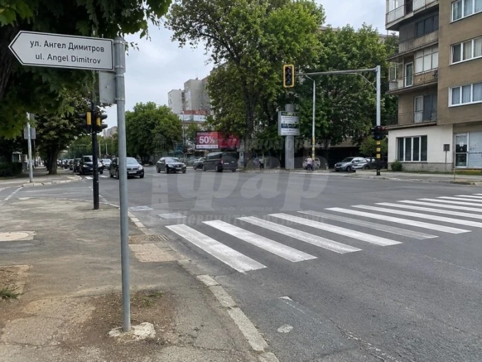 Моторист блъсна пешеходка на пешеходна пътека в Бургас