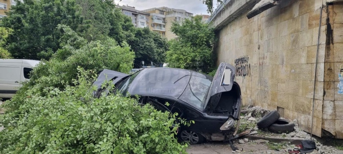 Сирийският каналджия, който избяга след катастрофа, е задържан за 72 часа