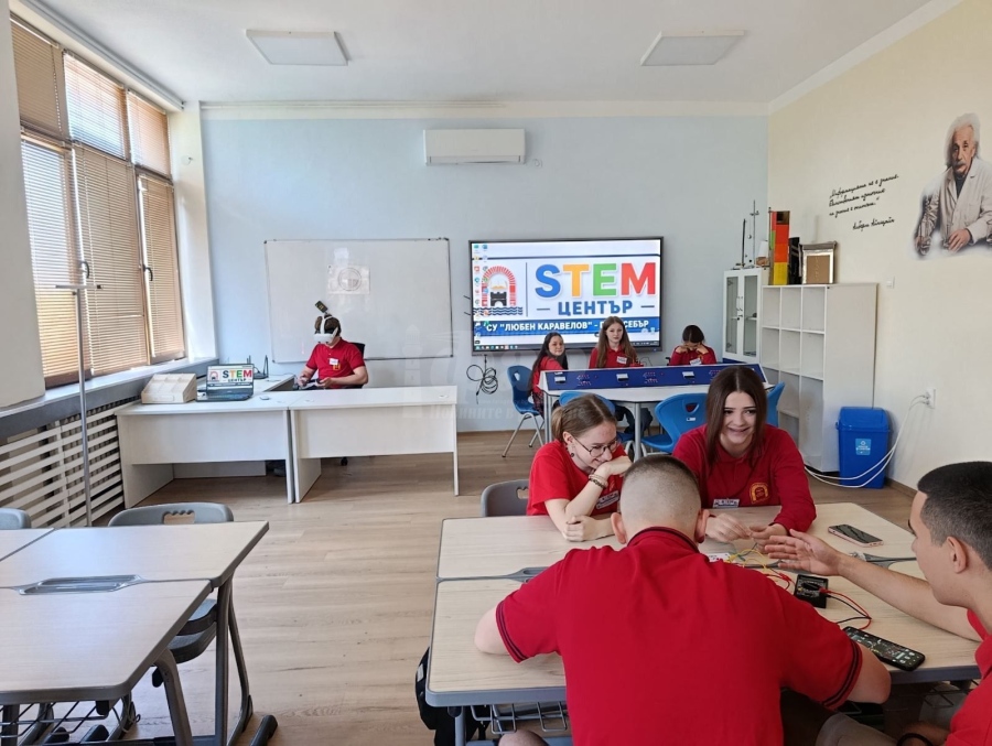 В училището в Несебър откриха нов STEM център с осем кабинета 