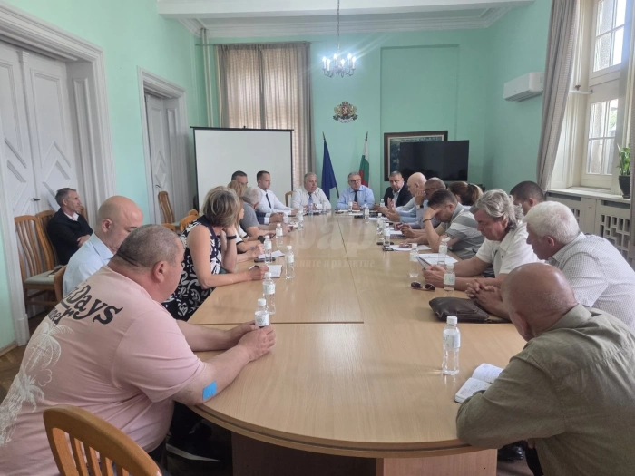 До 10 юли подновяват ремонта на пътя Росен – Отманли – Веселие – Ясна поляна