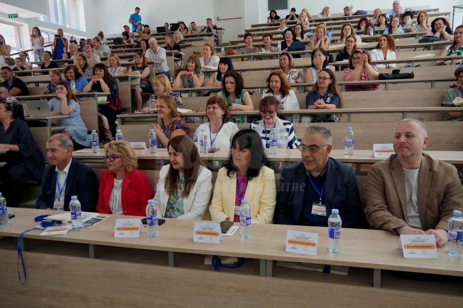 Осма научно-практическа конференция „Образование за бъдеще – приемственост и перспективи“ събра водещи експерти и педагози в Бургас