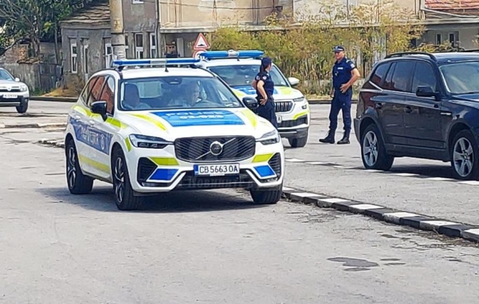 Записи показали, че 11-годишната Наталия се движи на метри след пастрока си 