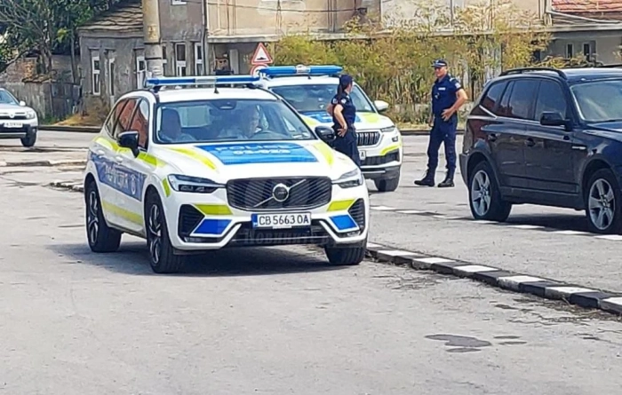 Записи показали, че 11-годишната Наталия се движи на метри след пастрока си 